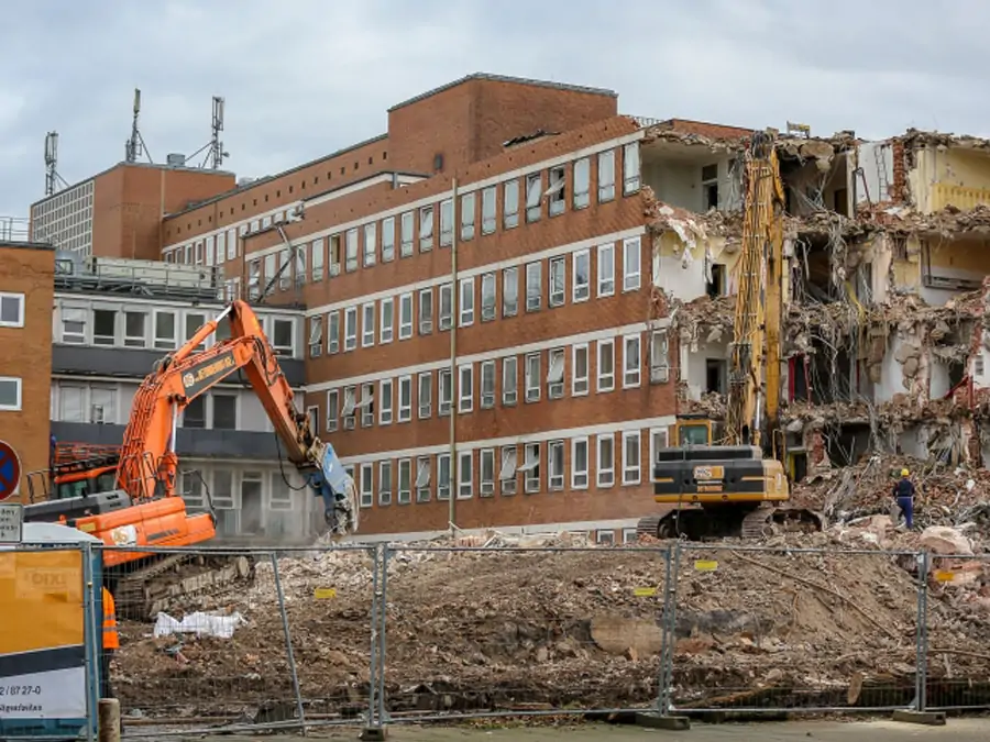 Abbruch des ehemaligen Oststadtkrankenhauses in Hannover