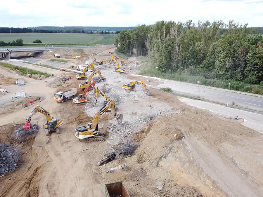 Abbruch einer Autobahnbrücke - A&S Betondemontage GmbH